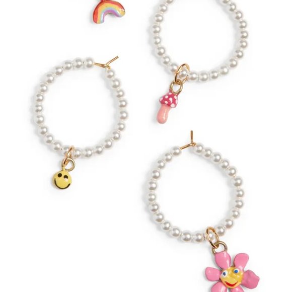 Susan Alexandra Other - SUSAN ALEXANDRA Snack Set of 4 Imitation Pearl Wine Glass Charms
